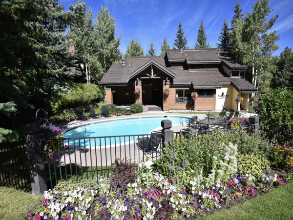 3 plus loft Townhome  shuttle or walk to skiway